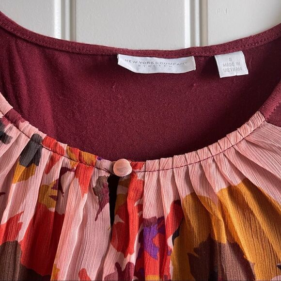 2/$16 New York & Company Burgundy Floral Print Shell Blouse; SZ S;Good Condition - Picture 3 of 4